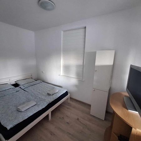 Sarga311 Ueduelohaz Szeged Villa Екстериор снимка