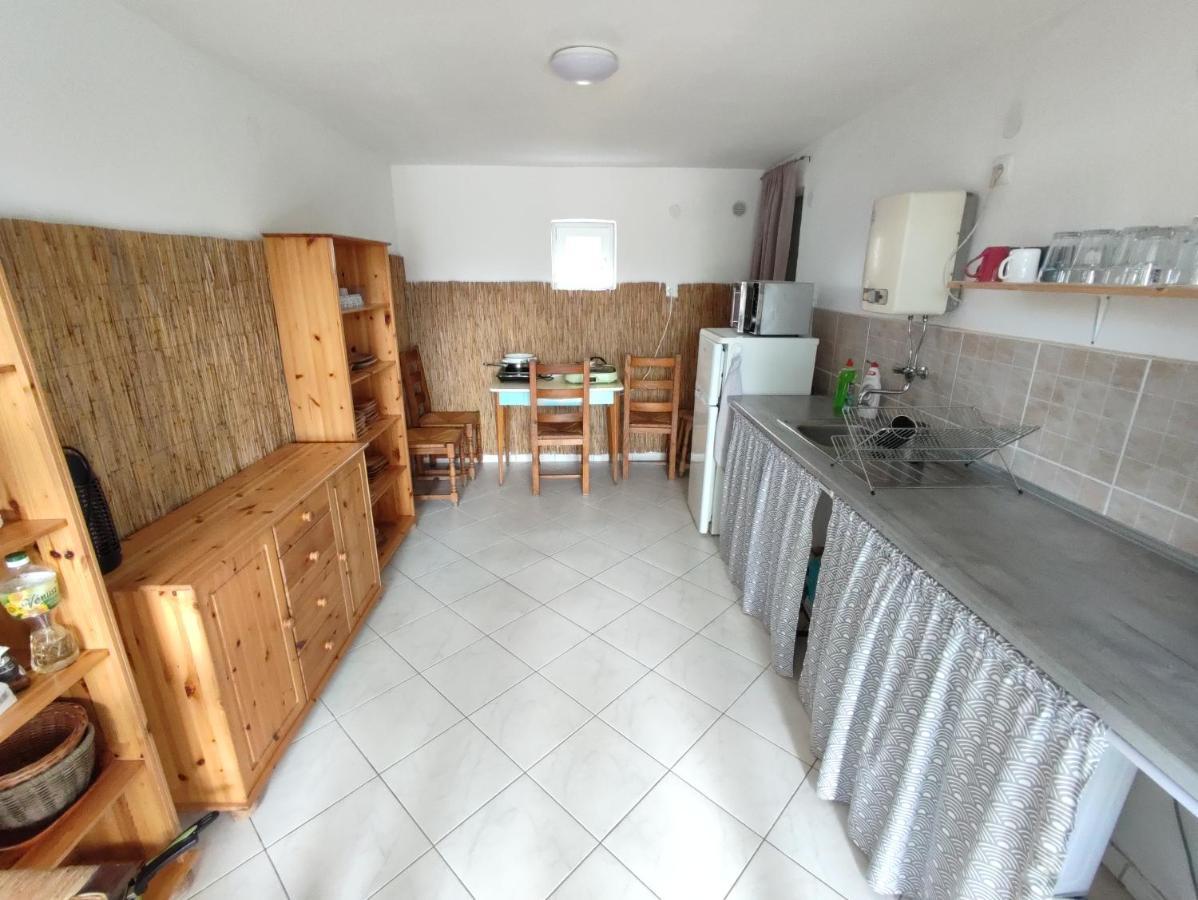 Sarga311 Ueduelohaz Szeged Villa Екстериор снимка