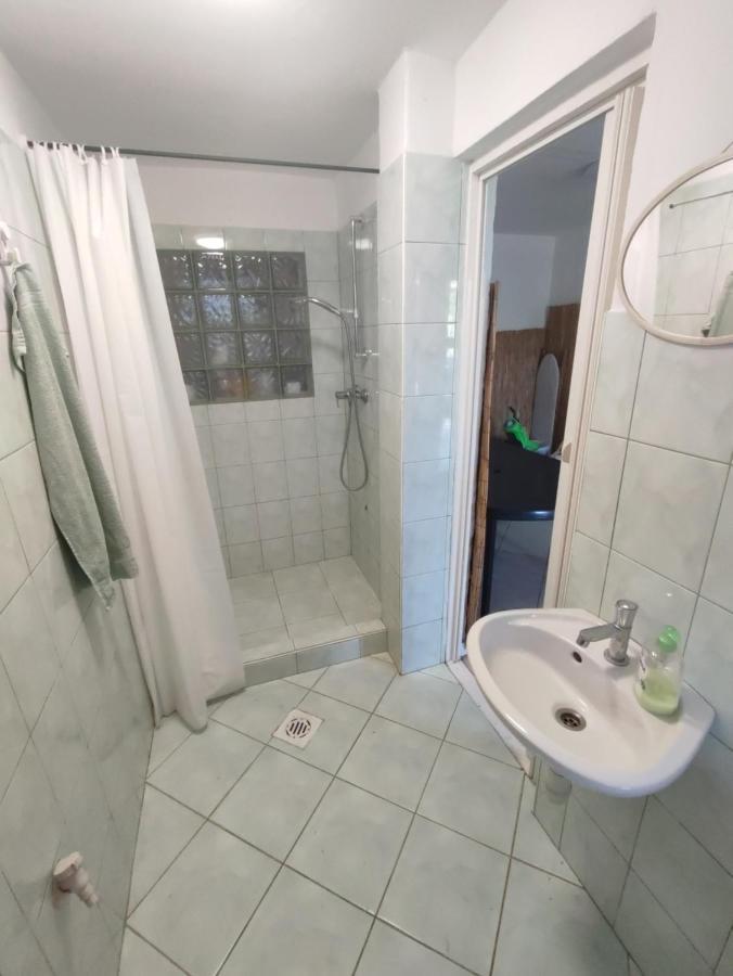 Sarga311 Ueduelohaz Szeged Villa Екстериор снимка