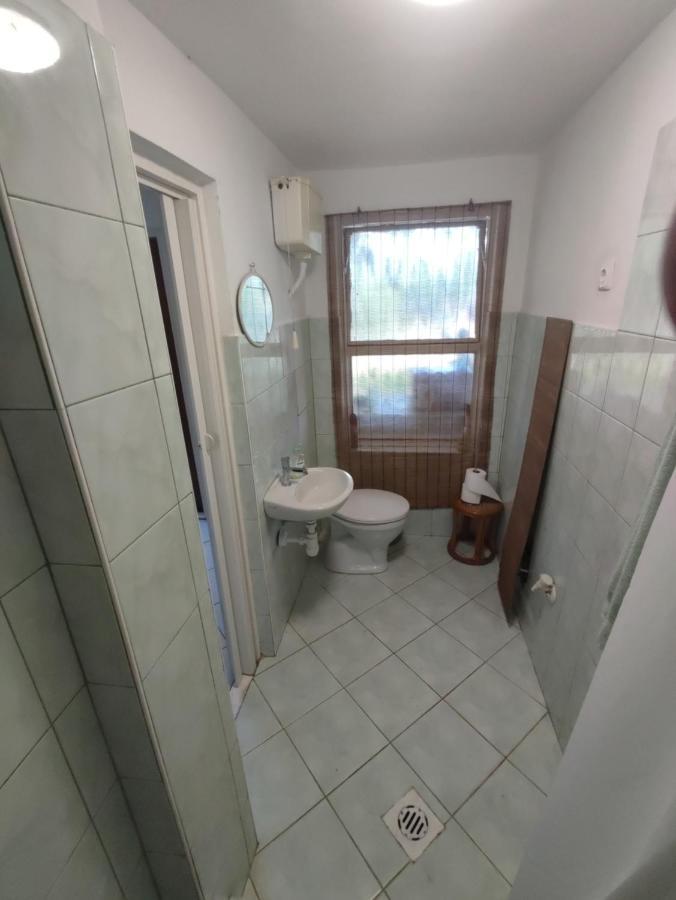 Sarga311 Ueduelohaz Szeged Villa Екстериор снимка