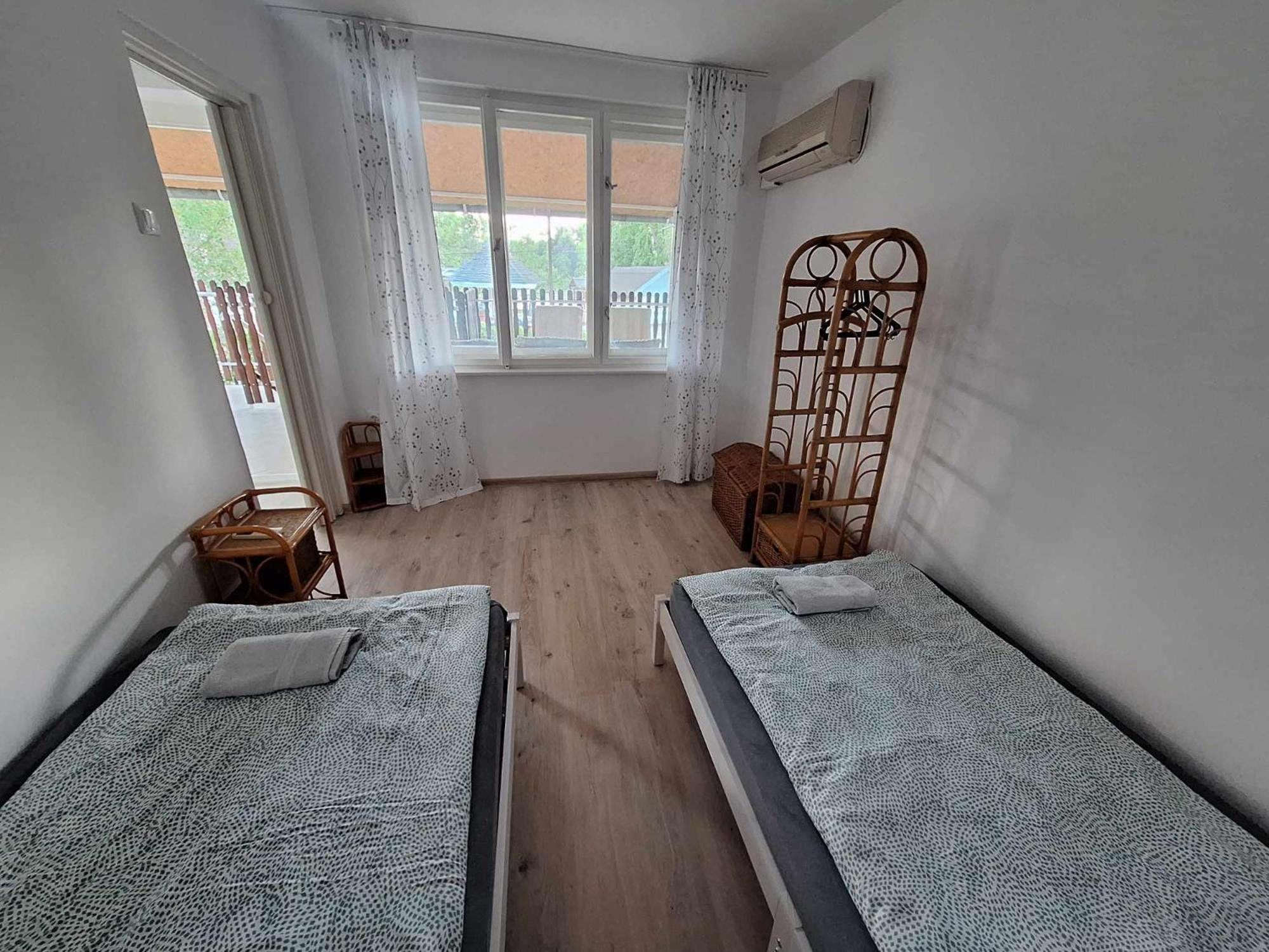 Sarga311 Ueduelohaz Szeged Villa Екстериор снимка